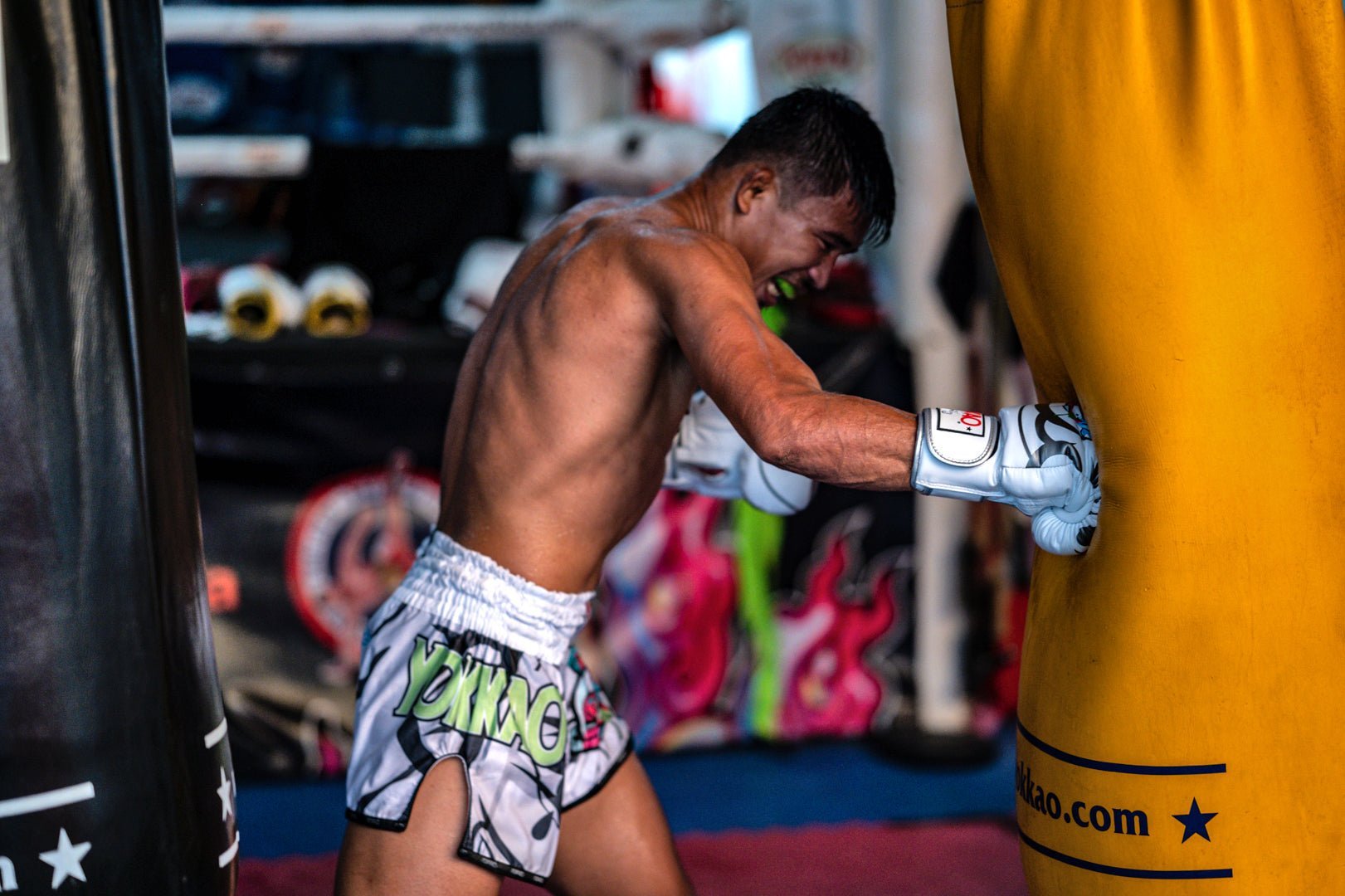 Difference Between Boxing Gloves and Muay Thai Gloves-YOKKAO